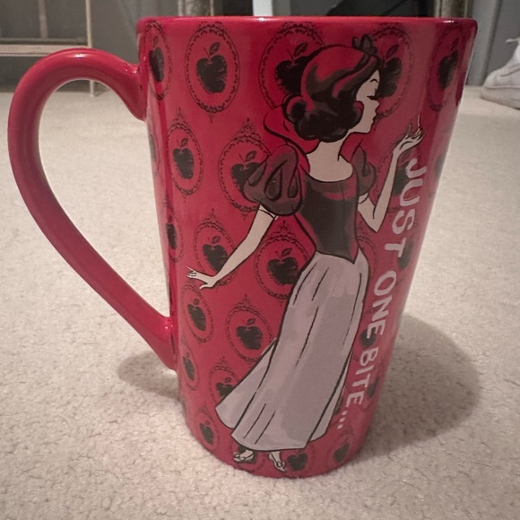 Disney store licensed Snow White latte mug - Picture 2 of 4